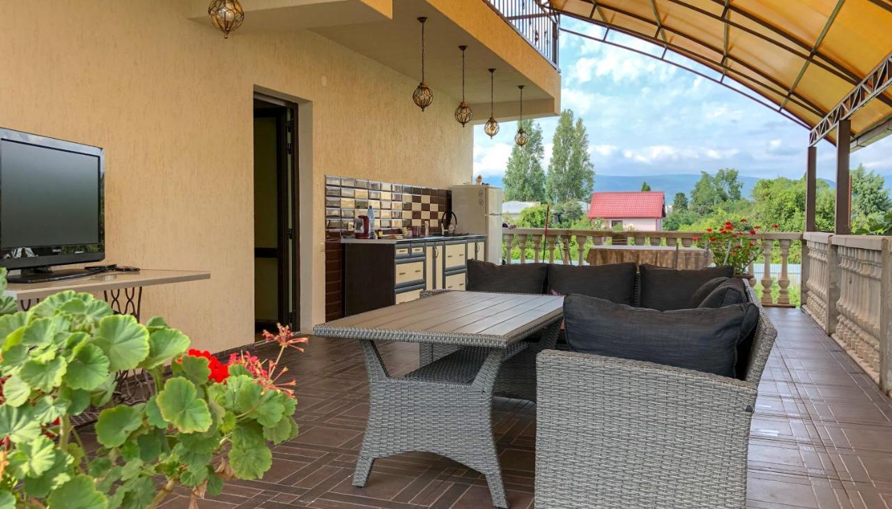 Гостевой Дом Siella Hotel Sukhumi Exterior foto