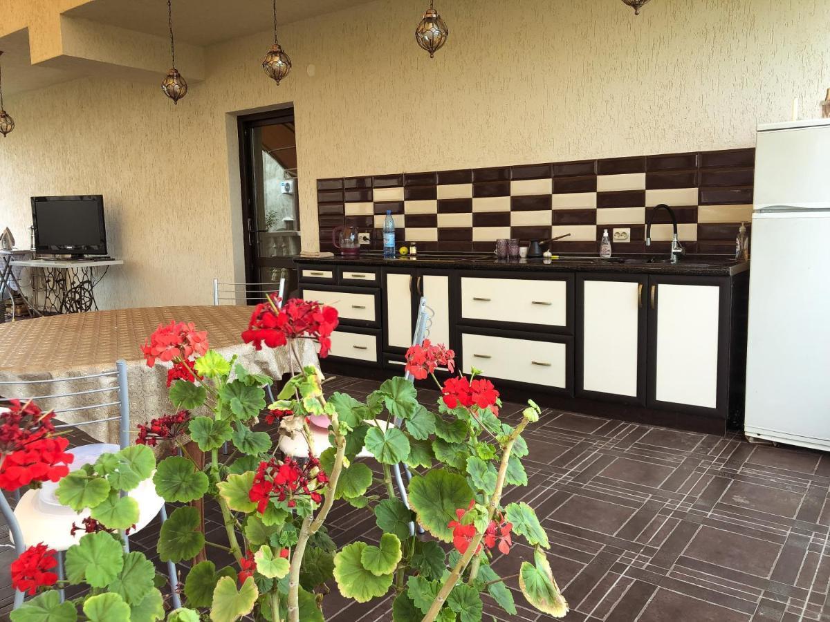 Гостевой Дом Siella Hotel Sukhumi Exterior foto